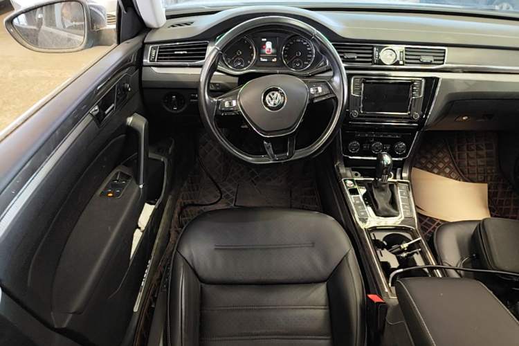 Used Volkswagen Passat 2017 330TSI DSG Prestige Edition Steering Wheel