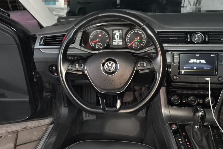 Used Volkswagen Passat 2017 330TSI DSG Luxury Edition Steering Wheel