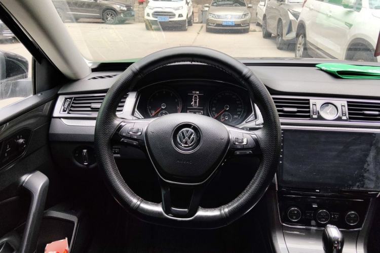 Used Volkswagen Passat 2017 330TSI DSG Luxury Edition Steering Wheel