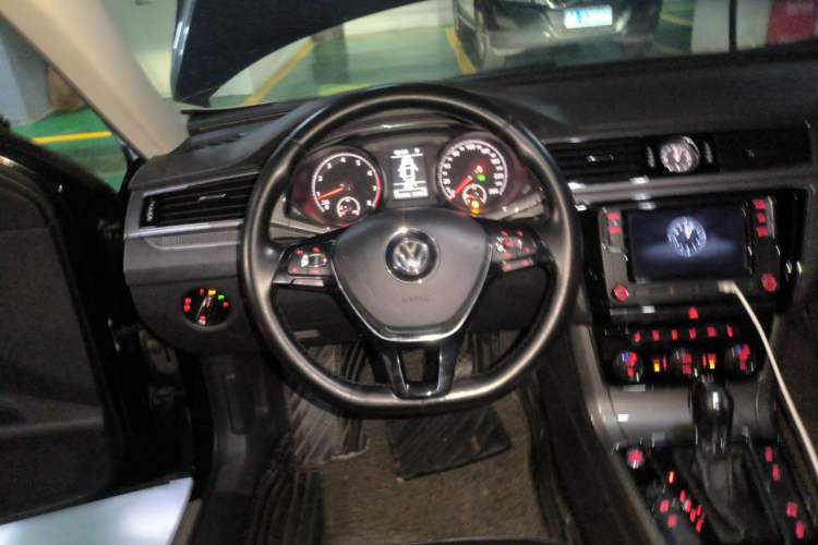 Used Volkswagen Passat 2017 280TSI DSG Luxury Edition Steering Wheel