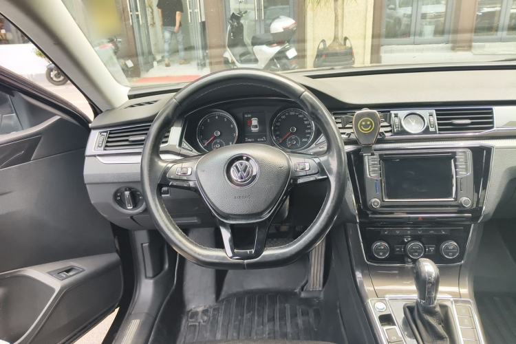 Used Volkswagen Passat 2017 330TSI DSG Luxury Edition Steering Wheel