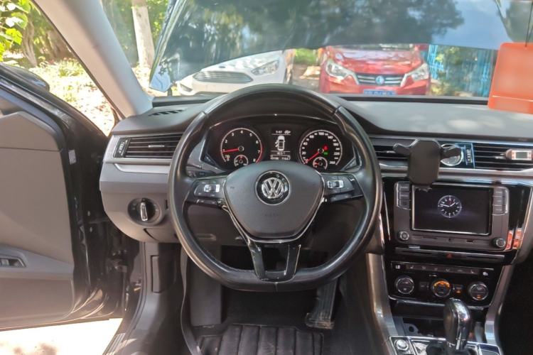 Used Volkswagen Passat 2017 330TSI DSG Luxury Edition Steering Wheel