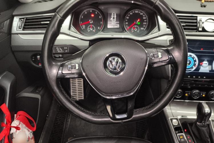 Used Volkswagen Passat 2017 330TSI DSG Luxury Edition Steering Wheel
