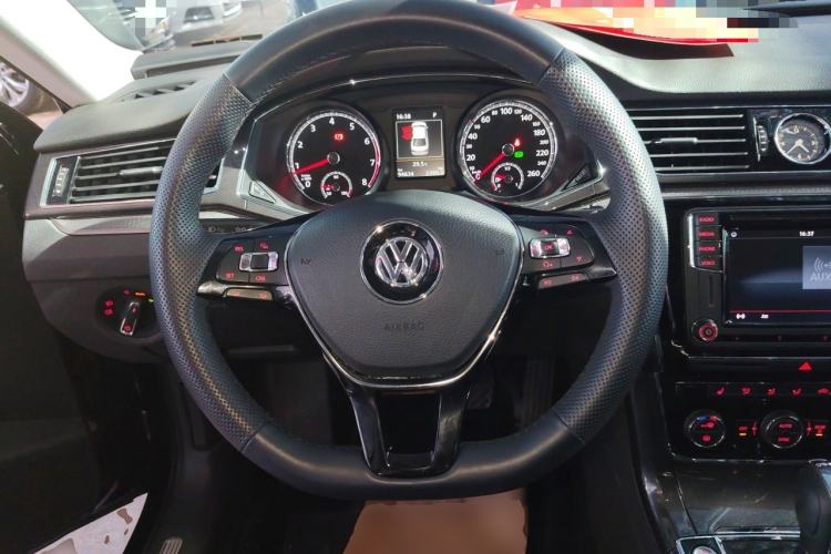 Used Volkswagen Passat 2017 330TSI DSG Prestige Edition Steering Wheel