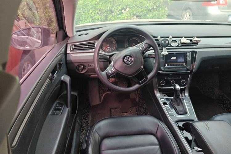 Used Volkswagen Passat 2017 330TSI DSG Luxury Edition Steering Wheel