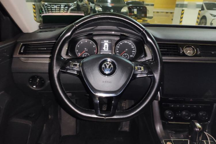 Used Volkswagen Passat 2017 330TSI DSG Luxury Edition Steering Wheel