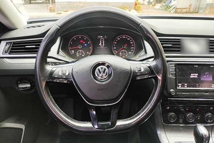 Used Volkswagen Passat 2017 280TSI DSG Luxury Edition Steering Wheel