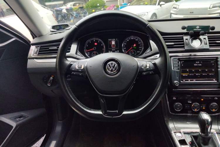 Used Volkswagen Passat 2017 330TSI DSG Prestige Edition Steering Wheel