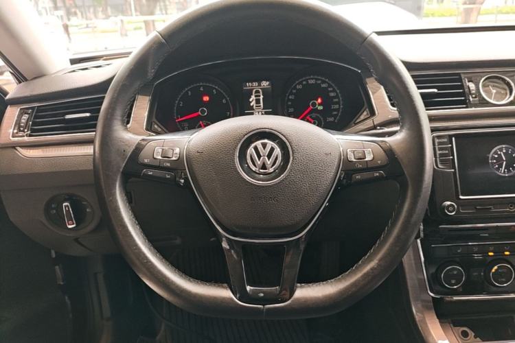 Used Volkswagen Passat 2017 280TSI DSG Luxury Edition Steering Wheel