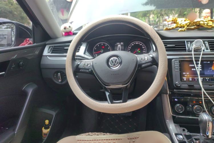 Used Volkswagen Passat 2017 330TSI DSG Luxury Edition Steering Wheel