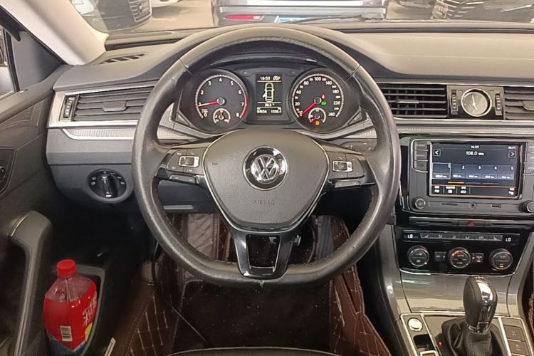 Used Volkswagen Passat 2017 330TSI DSG Luxury Edition Steering Wheel