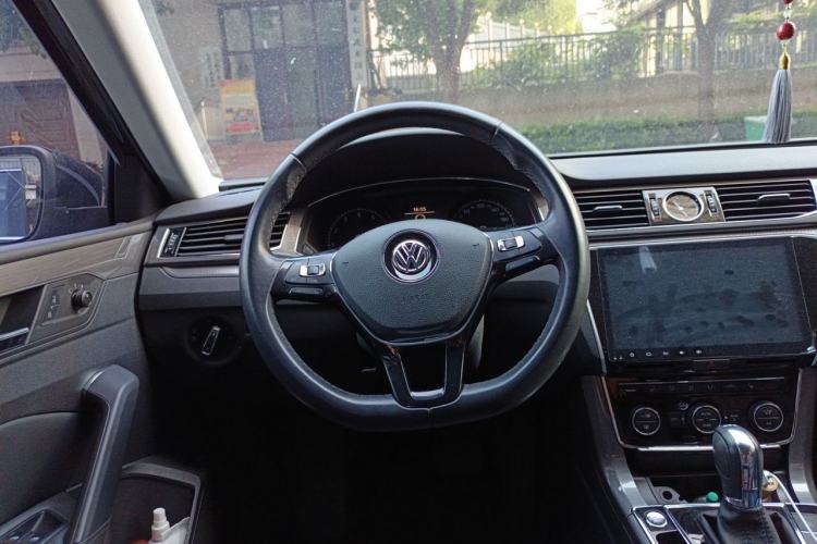 Used Volkswagen Passat 2017 330TSI DSG Luxury Edition Steering Wheel
