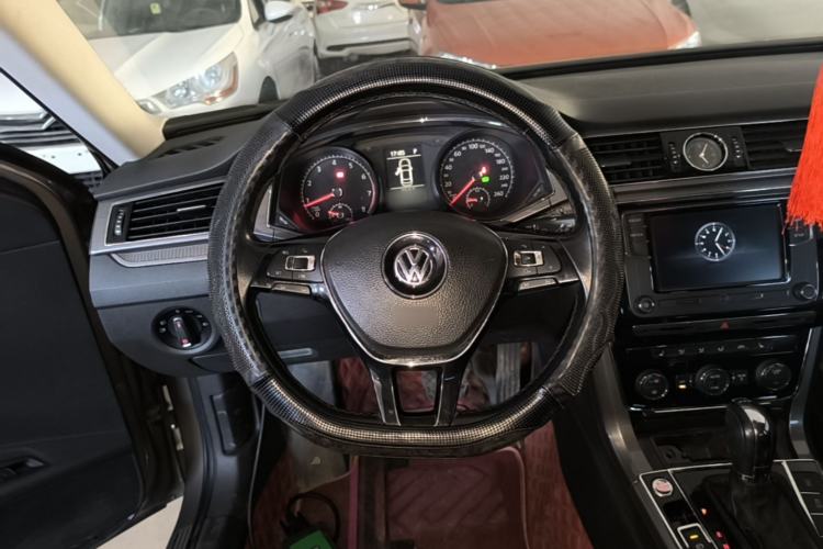 Used Volkswagen Passat 2017 330TSI DSG Luxury Edition Steering Wheel