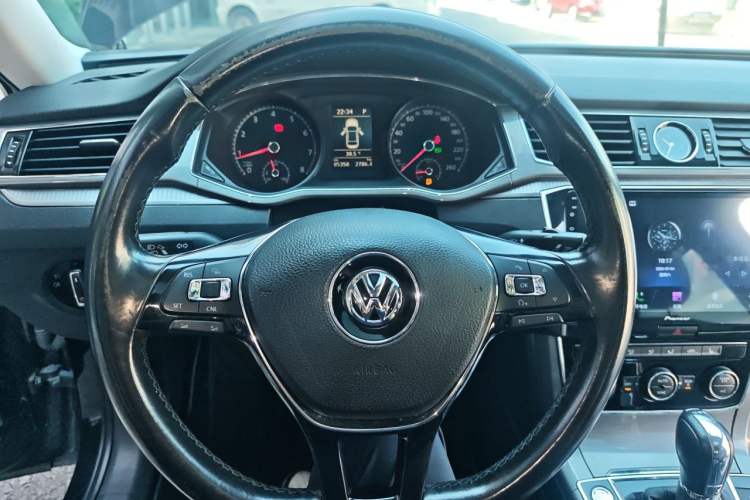 Used Volkswagen Passat 2017 330TSI DSG Luxury Edition Steering Wheel