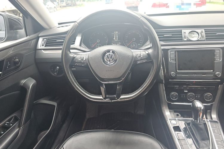 Used Volkswagen Passat 2017 330TSI DSG Luxury Edition Steering Wheel