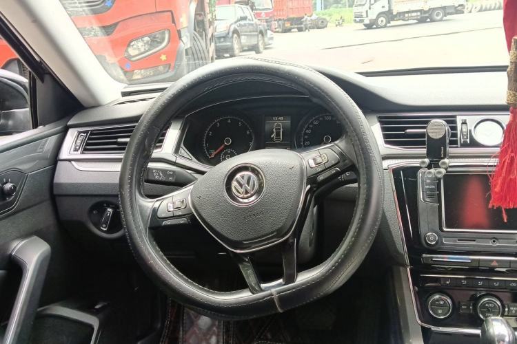 Used Volkswagen Passat 2017 280TSI DSG Luxury Edition Steering Wheel