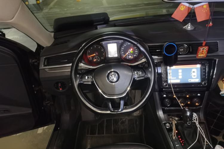 Used Volkswagen Passat 2017 280TSI DSG Luxury Edition Steering Wheel