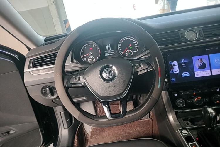 Used Volkswagen Passat 2017 330TSI DSG Luxury Edition Steering Wheel