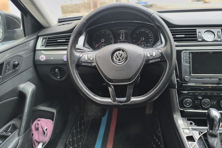 Used Volkswagen Passat 2017 330TSI DSG Luxury Edition Steering Wheel