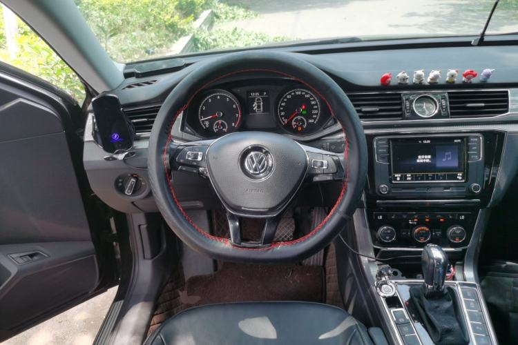 Used Volkswagen Passat 2017 330TSI DSG Luxury Edition Steering Wheel