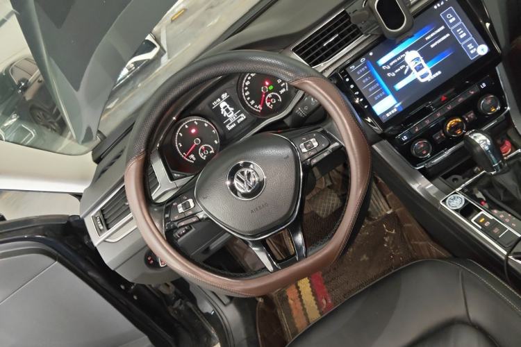 Used Volkswagen Passat 2017 330TSI DSG Luxury Edition Steering Wheel