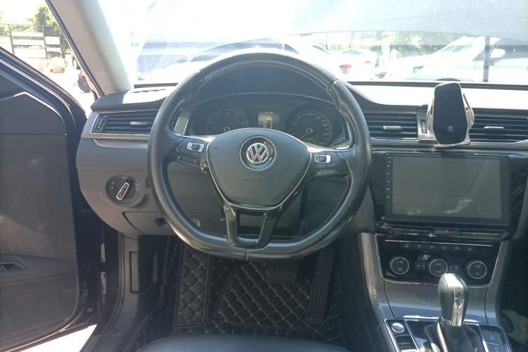 Used Volkswagen Passat 2017 330TSI DSG Luxury Edition Steering Wheel