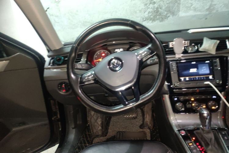 Used Volkswagen Passat 2017 330TSI DSG Luxury Edition Steering Wheel
