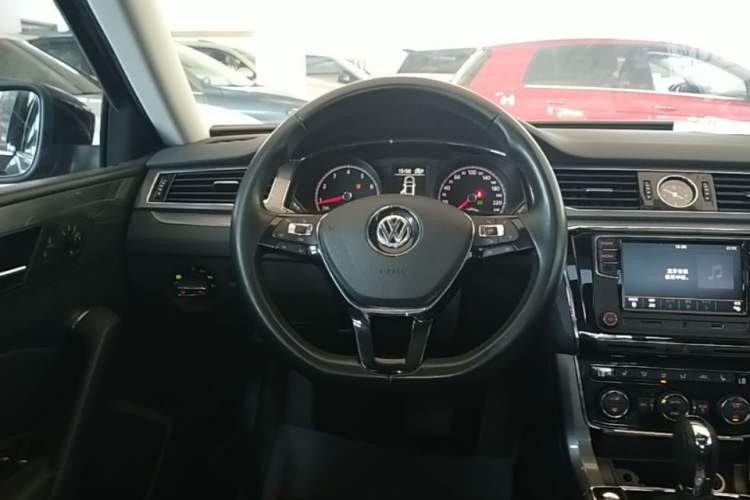 Used Volkswagen Passat 2017 330TSI DSG Luxury Edition Steering Wheel
