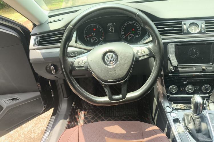Used Volkswagen Passat 2017 280TSI DSG Luxury Edition Steering Wheel