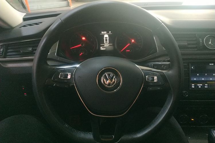 Used Volkswagen Passat 2017 330TSI DSG Luxury Edition Steering Wheel