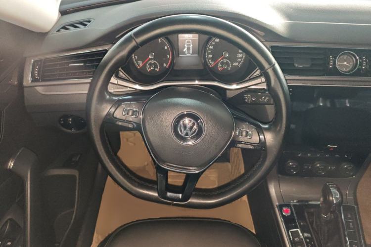 Used Volkswagen Passat 2017 330TSI DSG Luxury Edition Steering Wheel