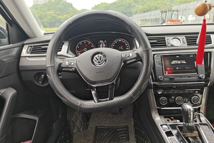 Used Volkswagen Passat 2017 330TSI DSG Luxury Edition Steering Wheel