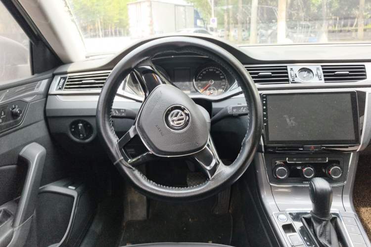 Used Volkswagen Passat 2017 280TSI DSG Luxury Edition Steering Wheel