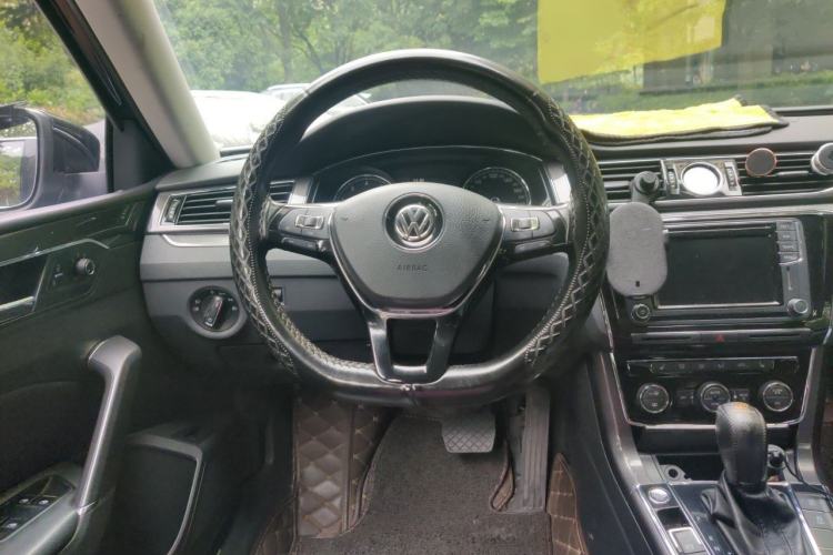 Used Volkswagen Passat 2017 330TSI DSG Prestige Edition Steering Wheel