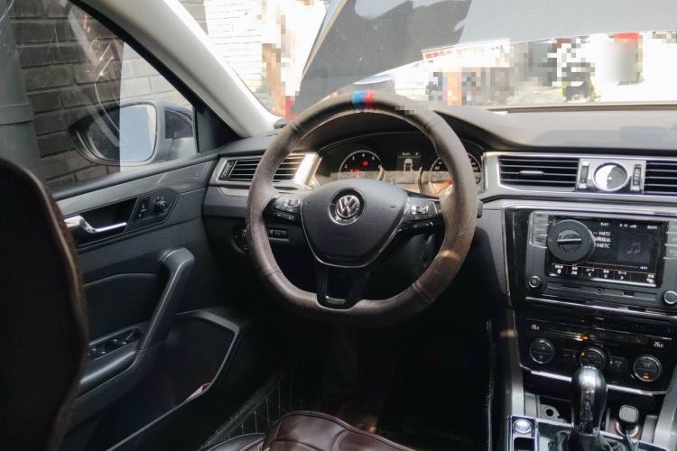 Used Volkswagen Passat 2017 330TSI DSG Luxury Edition Steering Wheel