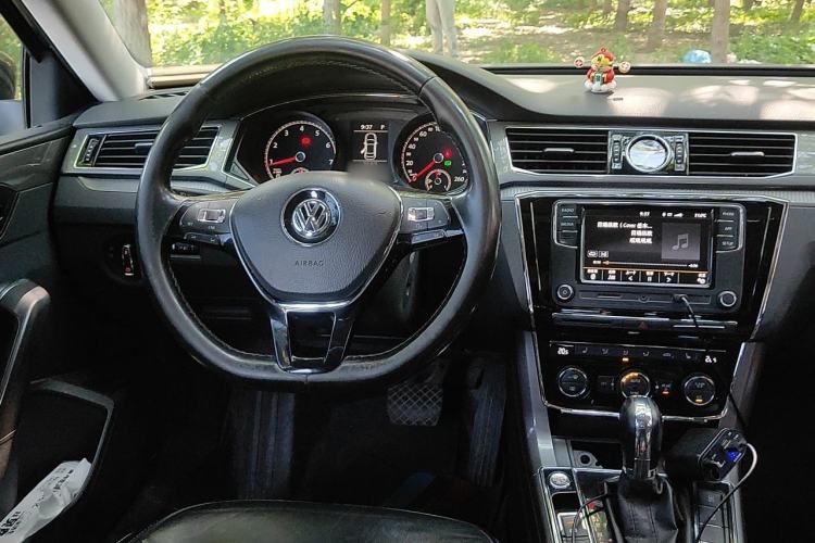 Used Volkswagen Passat 2017 330TSI DSG Luxury Edition Steering Wheel