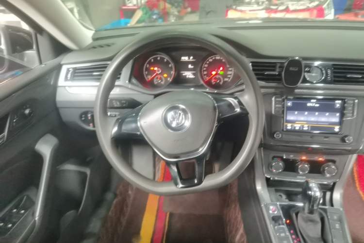 Used Volkswagen Passat 2017 280TSI DSG Luxury Edition Steering Wheel