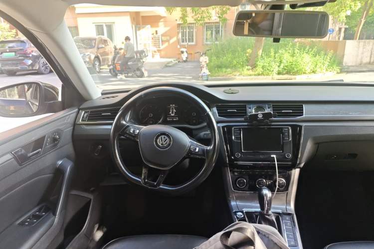 Used Volkswagen Passat 2017 330TSI DSG Luxury Edition Steering Wheel