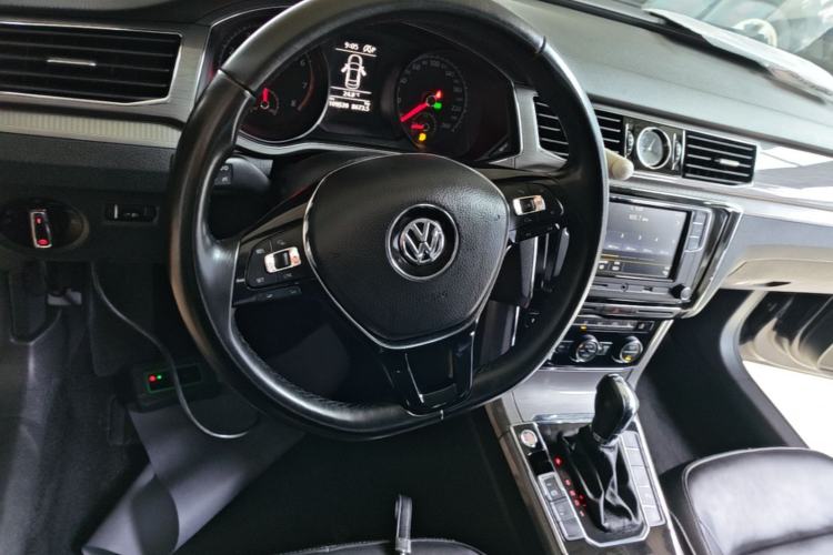 Used Volkswagen Passat 2017 280TSI DSG Luxury Edition Steering Wheel