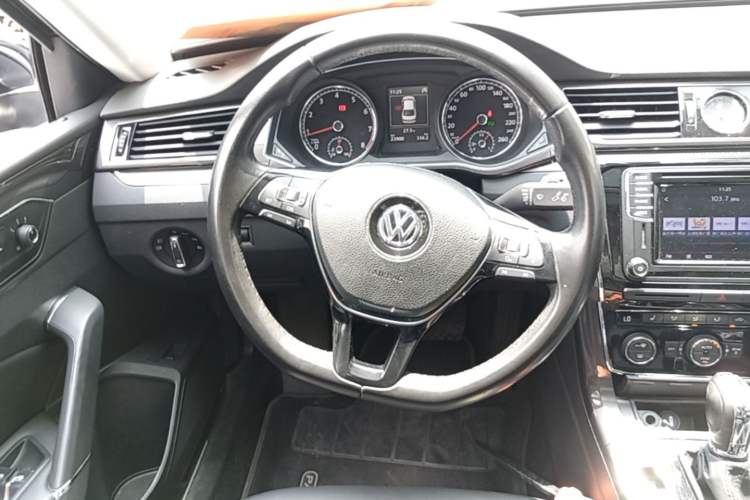 Used Volkswagen Passat 2017 330TSI DSG Prestige Edition Steering Wheel