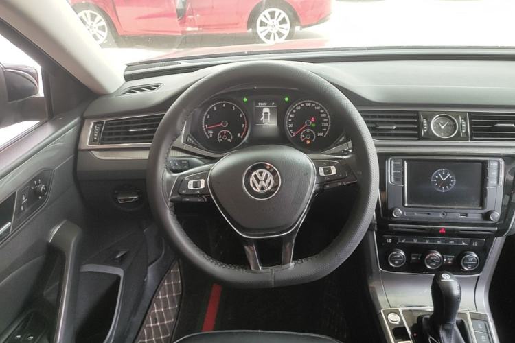 Used Volkswagen Passat 2017 330TSI DSG Luxury Edition Steering Wheel