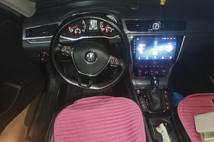 Used Volkswagen Passat 2017 330TSI DSG Luxury Edition Steering Wheel