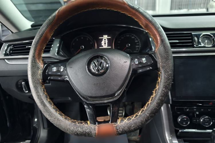 Used Volkswagen Passat 2017 330TSI DSG Luxury Edition Steering Wheel