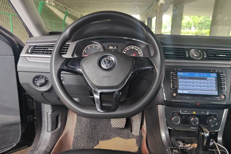 Used Volkswagen Passat 2017 280TSI DSG Luxury Edition Steering Wheel