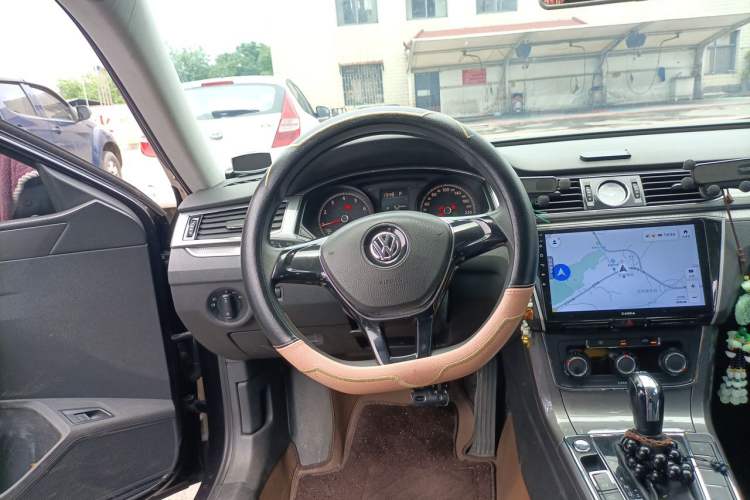 Used Volkswagen Passat 2017 280TSI DSG Luxury Edition Steering Wheel