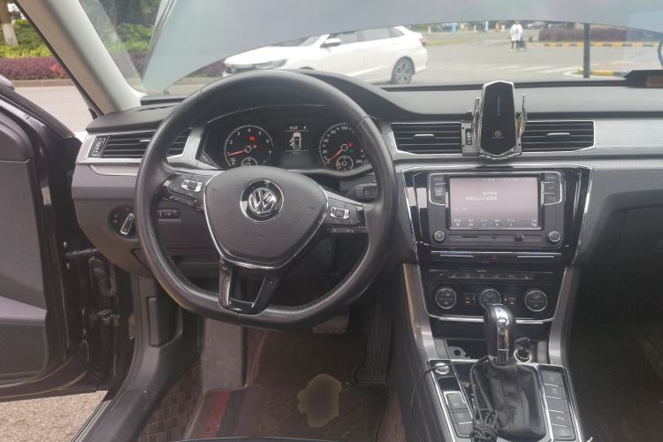 Used Volkswagen Passat 2017 330TSI DSG Luxury Edition Steering Wheel