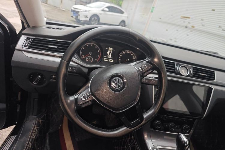 Used Volkswagen Passat 2017 330TSI DSG Luxury Edition Steering Wheel