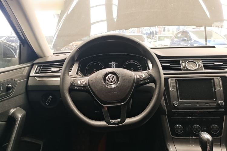 Used Volkswagen Passat 2017 330TSI DSG Luxury Edition Steering Wheel