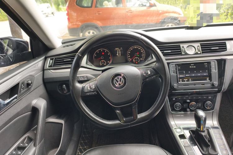 Used Volkswagen Passat 2017 330TSI DSG Luxury Edition Steering Wheel