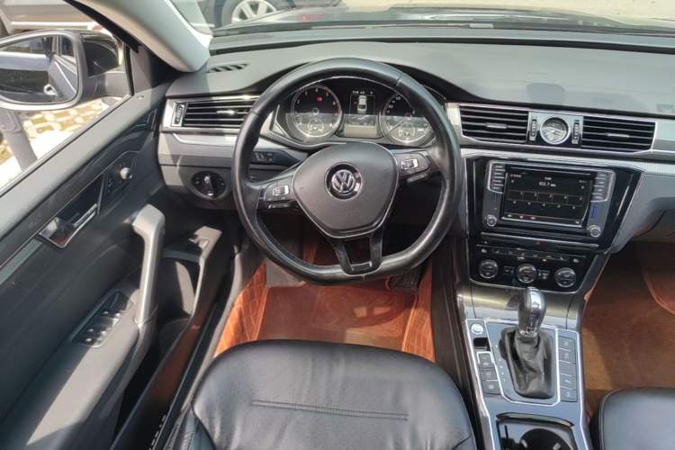 Used Volkswagen Passat 2017 330TSI DSG Prestige Edition Steering Wheel
